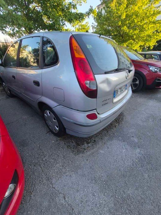 Nissan almera essence
