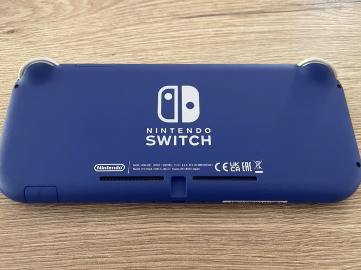 Console Nintendo Switch lite (avec carton d’emballage)