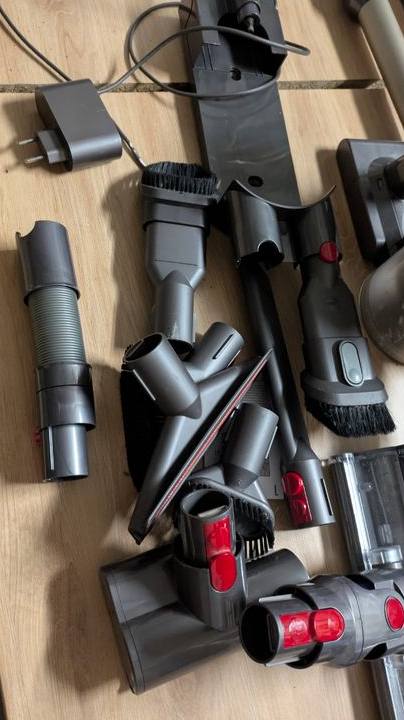 Aspirateur Dyson tout inclus