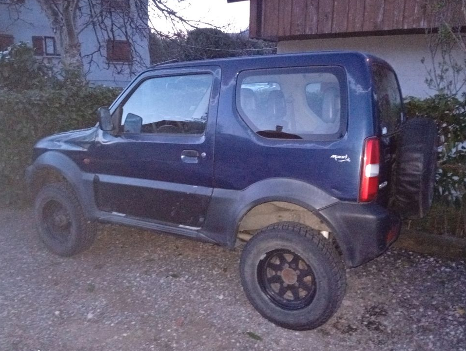 Voiture jimny essence 2005