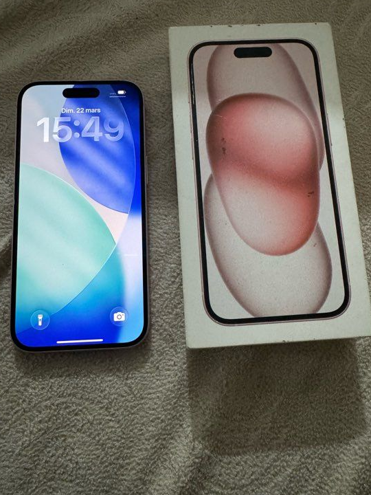 IPhone 15 rose 128 go en très bon état