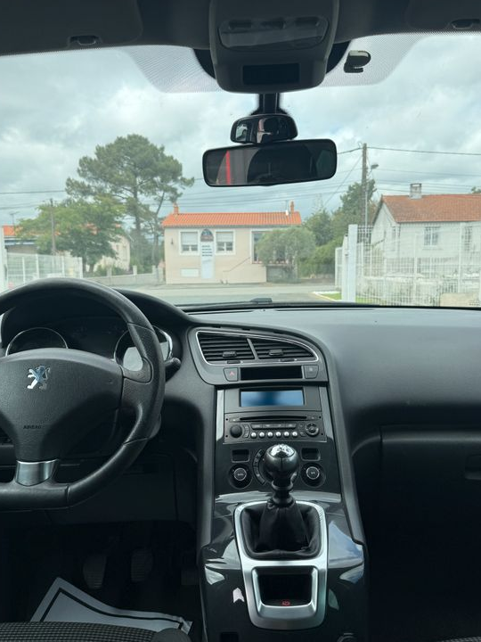 PEUGEOT 5008 1.6HDI 112Ch