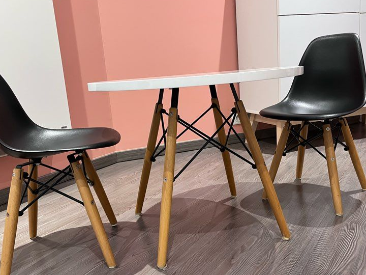 Ensemble table + chaises enfant