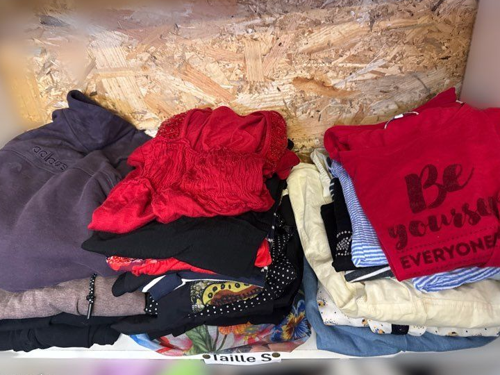 Lot de 20 articles femme t s