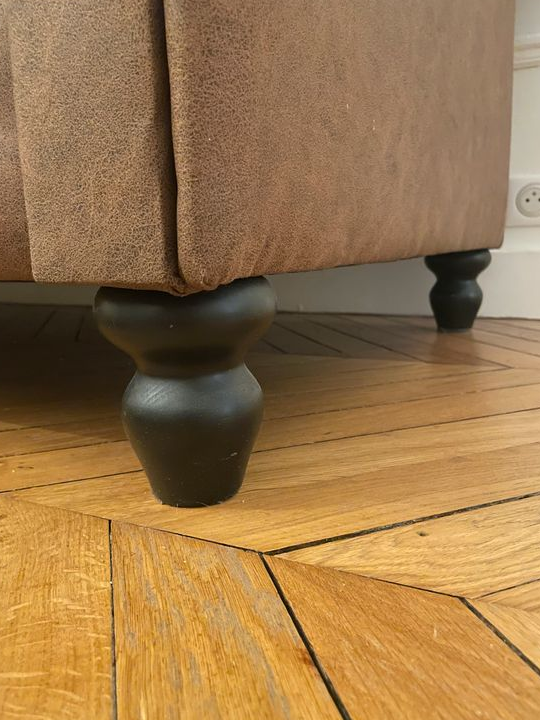 👉 Canapé Chesterfield marron – style cuir – très bon état 🛋️