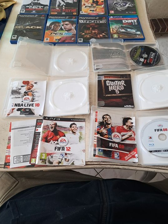 Lot boîtes ps2 ps3 xbox ps4 psp Nintendo ds gameboy gamecube