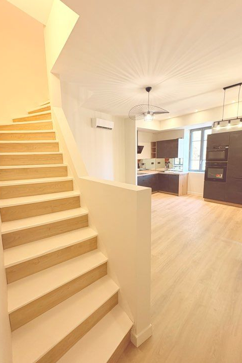 Duplex T3 54 m2 - Entrée indépendante- Proche gare - Climatisé - Faibles charges