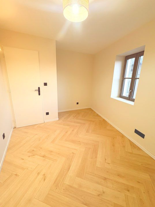 Duplex T3 54 m2 - Entrée indépendante- Proche gare - Climatisé - Faibles charges