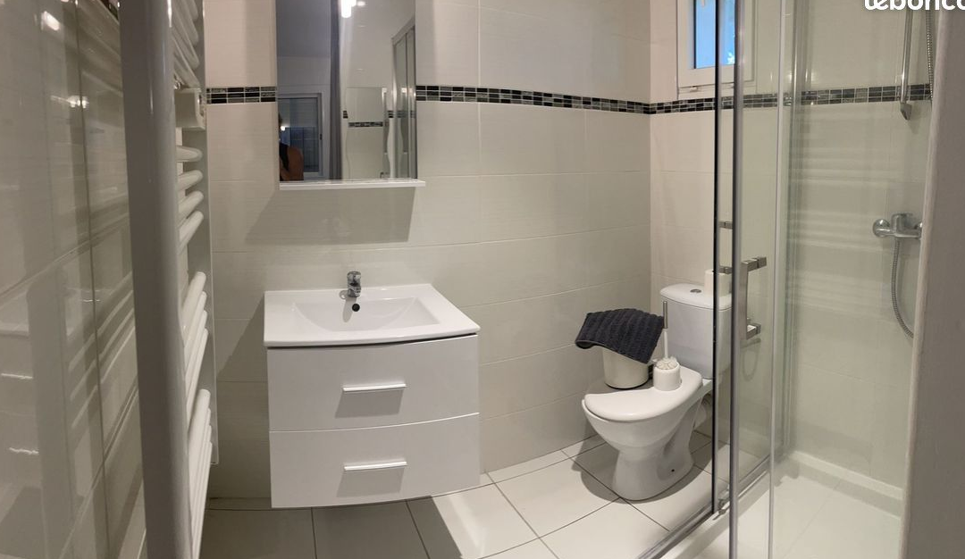 VILLA 160 m² - 11. Pers / a 5 mn plage- climatisé - 6 chambres - 5 salles de bains- 12 pers- PISCINE : 10 m x 5 m sur DOMAINE PRIVE de 6000 m² de verdure hors Lotissement,
