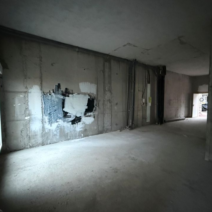 Local commercial emplacement exceptionnel bd creteil a cote de station essence esso