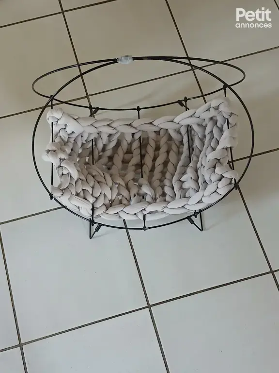 vend hamac pour chat très confortable très bon état complet