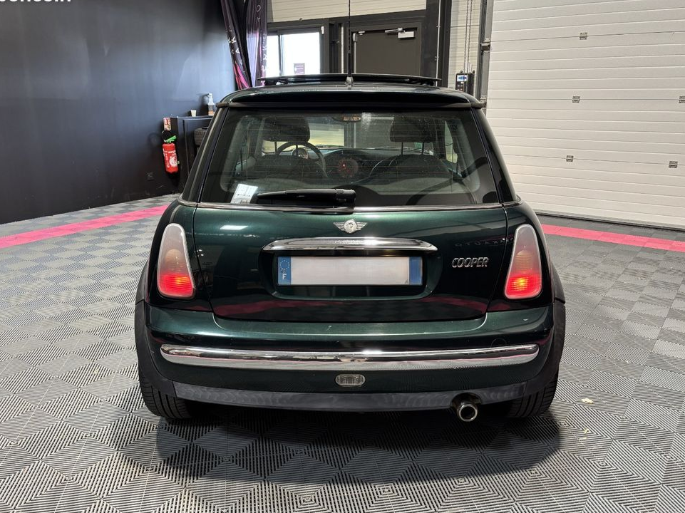 MINI MINI 1.6i - 115 Cooper - vert anglais - suivi d'entretien complet - intérieur cuir - toit ouvrant