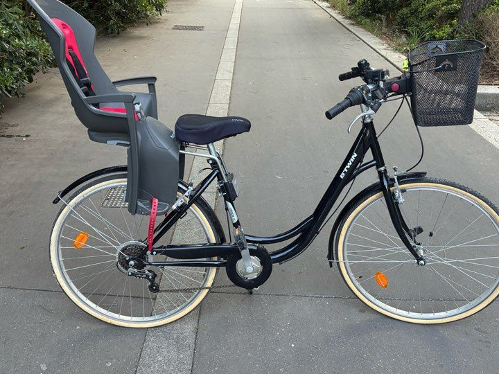 Vélo 26 pouces btwin avec panier proche du neuf