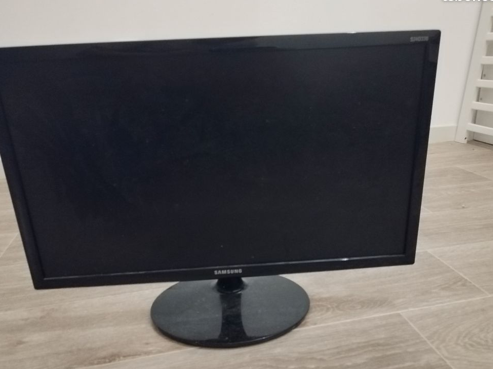 Écran Samsung S24D330H 24 pouces