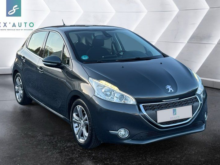 Peugeot 208 1.6vti 120cv moteur à chaîne 1ere main aucun frais à prévoir