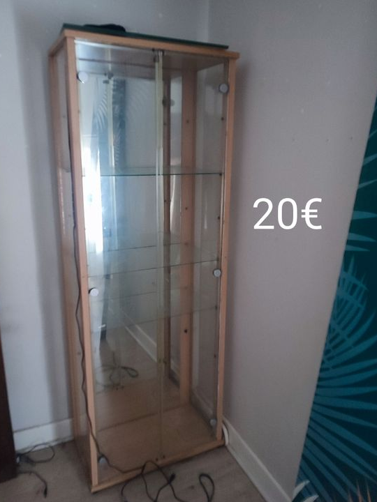 Urgent vitrine