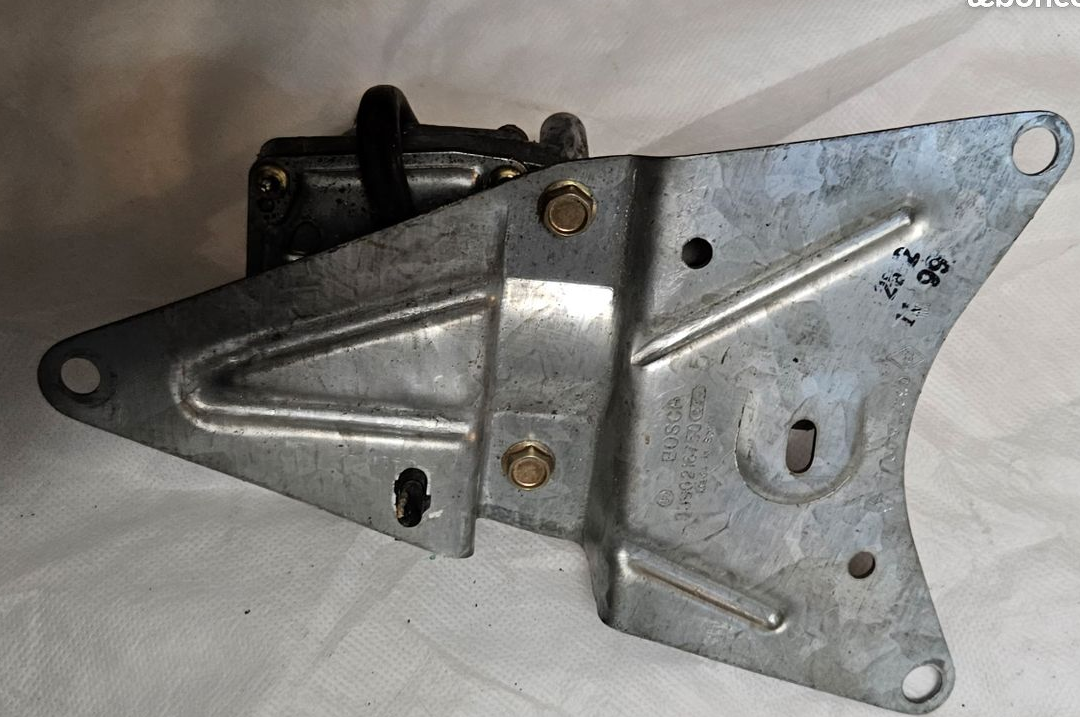 Moteur essuie glace AR twingo 1
Renault Twingo 1