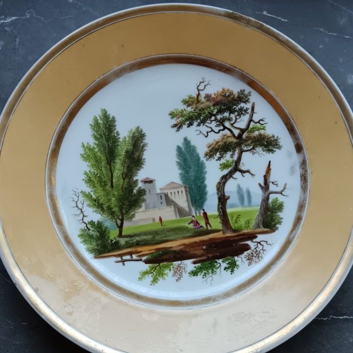 4 assiettes 18e en porcelaine de Paris