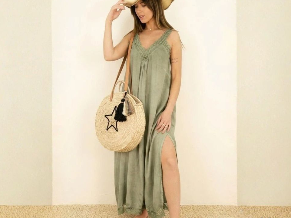 Robe longue bohème vert sauge – Détails dentelle – Taille unique