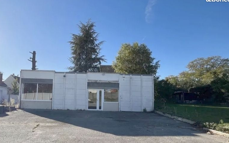 Local 79 m² Maulette