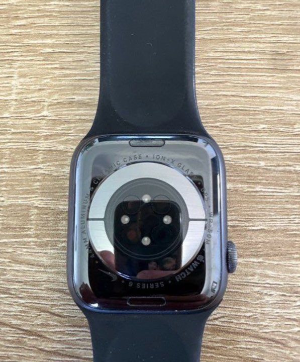 Apple Watch Série 6 – 44 mm – GPS – Noir + accessoires