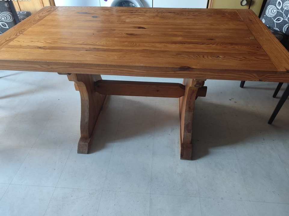 Table en pin massif