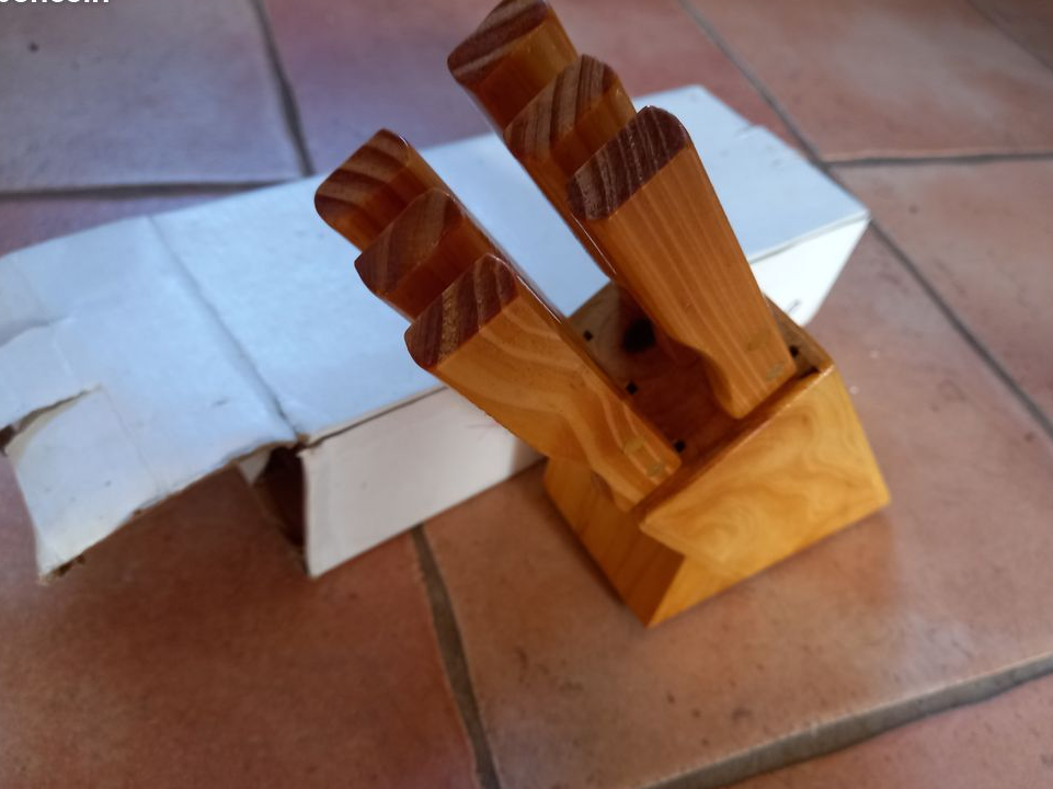 6 couteaux en bois