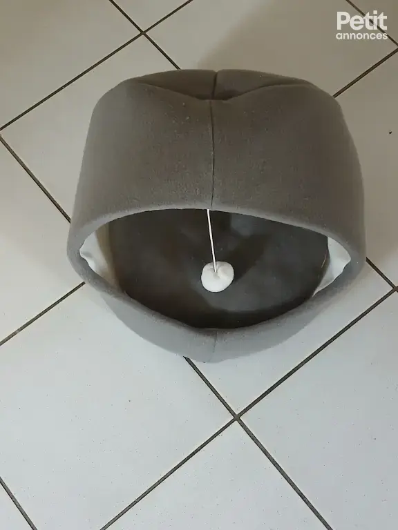 panier pour chat très confortable très bon état complet