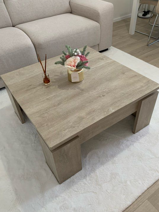 Table basse salon coloris beige clair bois