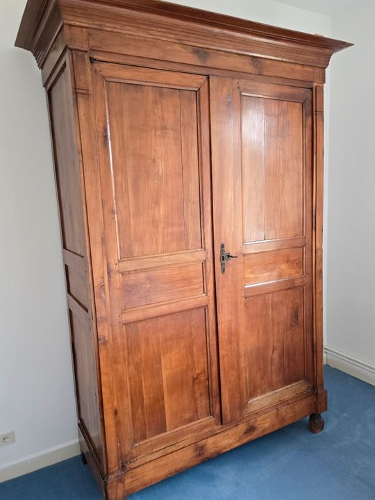 Armoire ancienne en noyer – Bon état – Beaucoup de charme