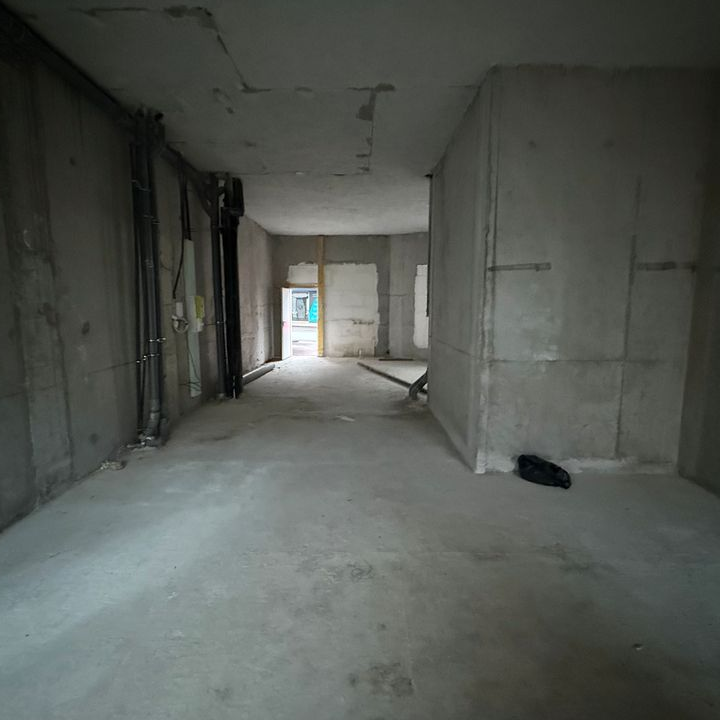 Local commercial emplacement exceptionnel bd creteil a cote de station essence esso