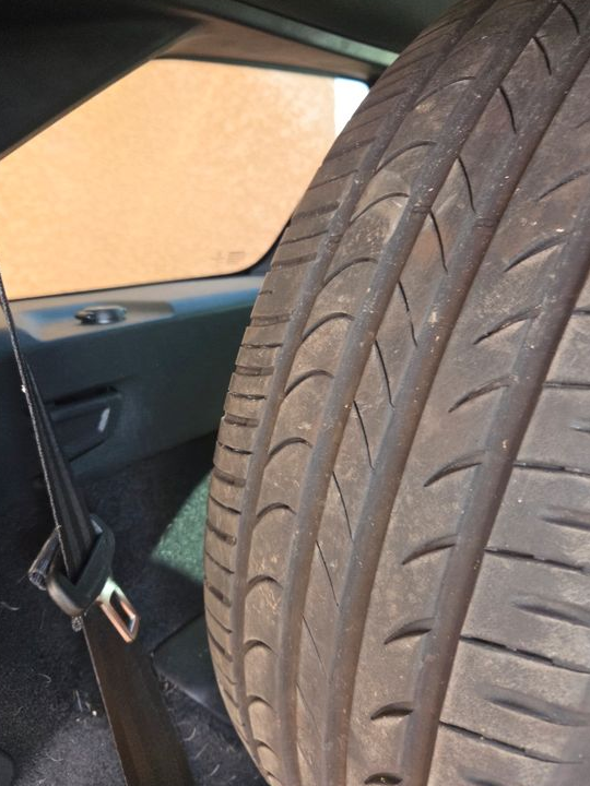 4 pneus pour 3008 225 55 18 98 V