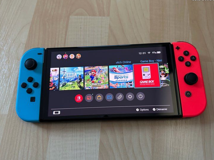 Nintendo Switch OLED (64go) - État neuf