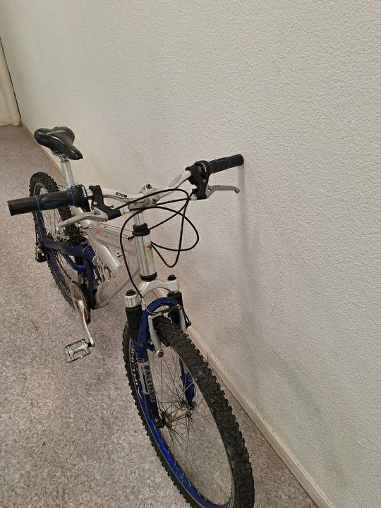 Vélo mixte suspendu italien