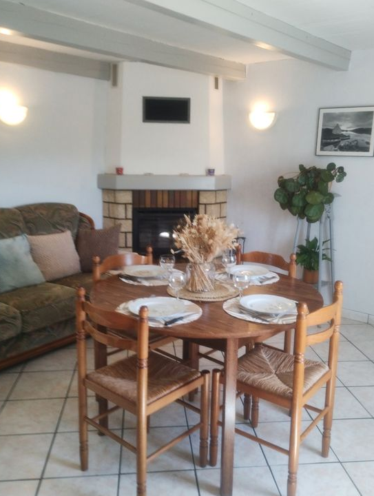 Gîte à la campagne près de Plombières-les-Bains – Calme et confort
Maison individuelle 80 m² – 5 pers – 5 min de Plobieres les Bains