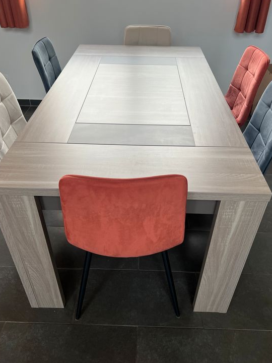 Table de salle à manger moderne – 180 x 95 cm – 150  à débattre