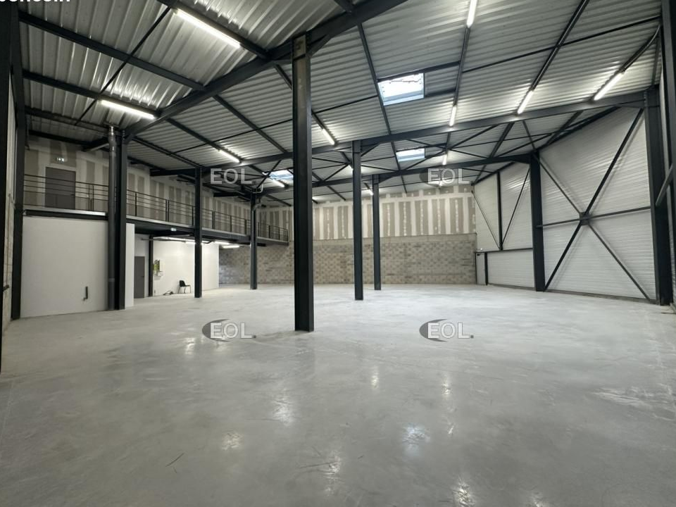 Local d'activité 587 m²