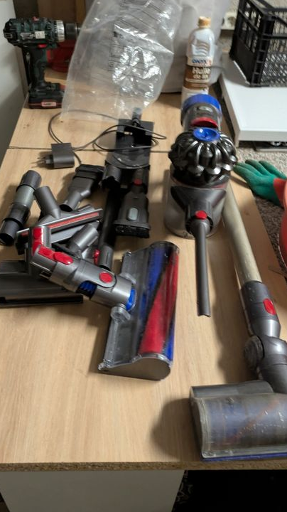 Aspirateur Dyson tout inclus