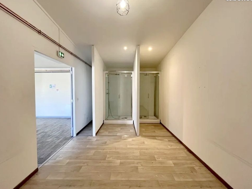 Local 79 m² Maulette