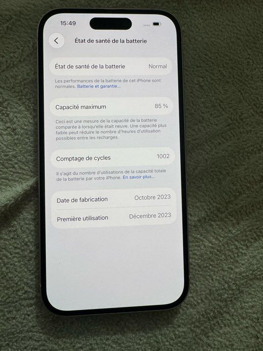IPhone 15 rose 128 go en très bon état