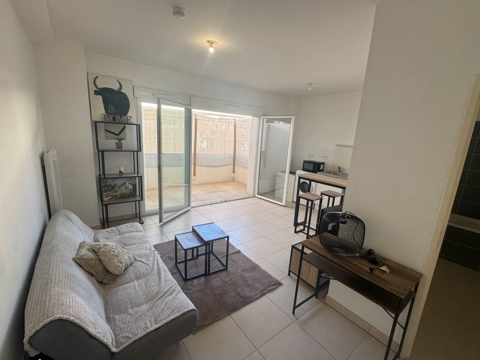 Loue grand studio avec terrasse proche gare