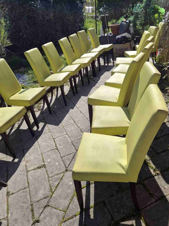 Lots de 17 chaises de restauration 064039et586 a netoyer