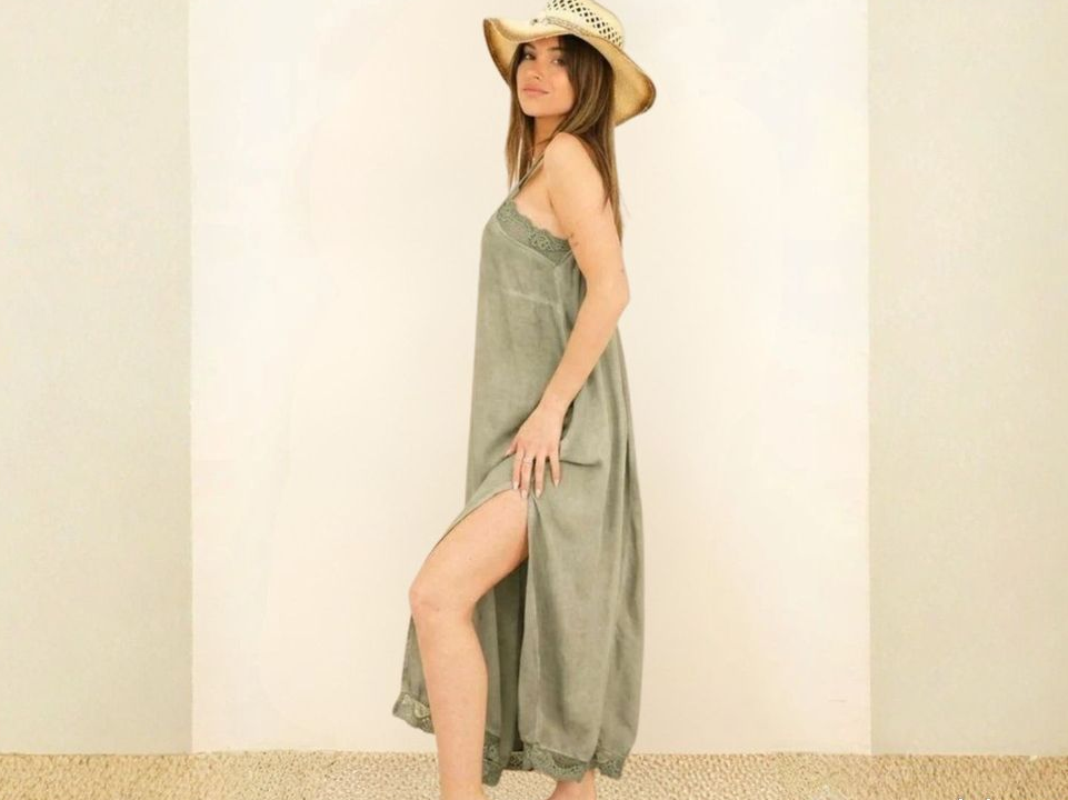 Robe longue bohème vert sauge – Détails dentelle – Taille unique
