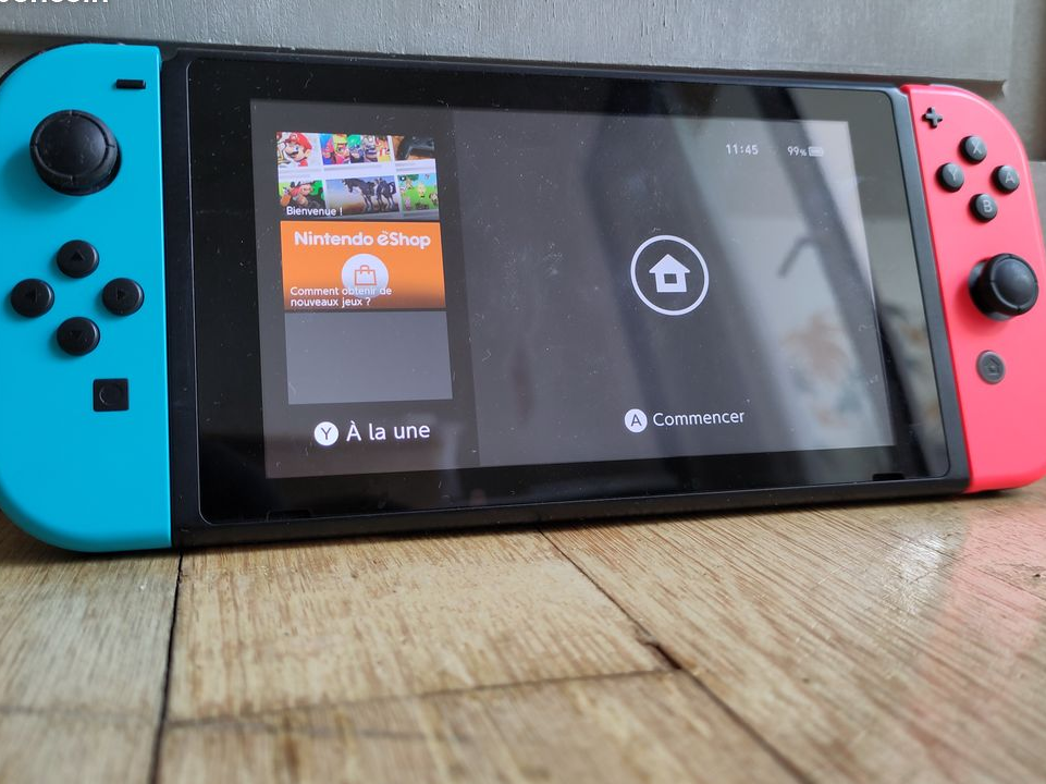 Console de jeux Nintendo Switch et accessoires