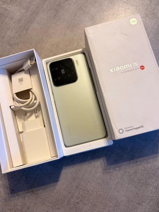 Xiaomi 15 état neuf 256 go 12 go ram