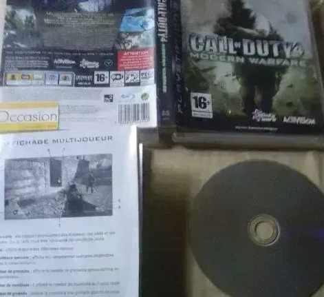 NOTÉ 17/20 PAR JEUXVIDEO_COM ET AVEC + DE 40 RÉCOMPENSES À L'E3 DONT MEILLEUR JEU DU SALON, DE SHOOT ET D'ACTION, MEILLEURS GRAPHISMES : CALL OF DUTY 4 SUR PS3. 1 à 4 JOUEURS MÊME HORS LIGNE