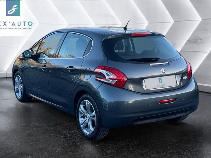 Peugeot 208 1.6vti 120cv moteur à chaîne 1ere main aucun frais à prévoir
