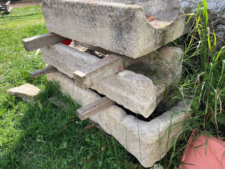 Auge en pierre ancienne / jardinière XXL – déco jardin authentique