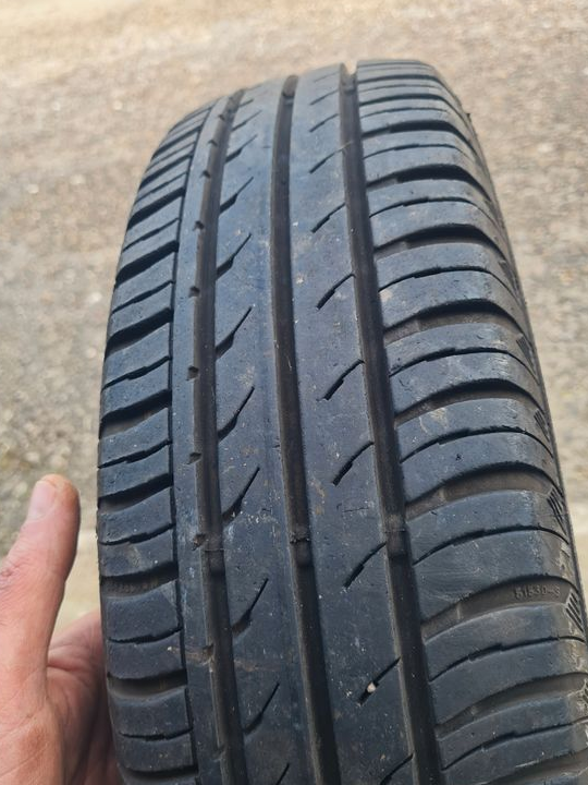 2 pnues ete 155/65/14 très bon état