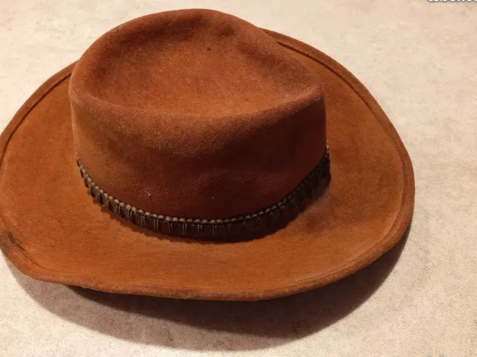 Chapeau COW-BOY feutre épais 30e sur envoie